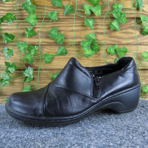 Clarks Women's  Bootie Black Leather Sz 7.5 Medium‎  Used 2025 - Picture 1 of 6